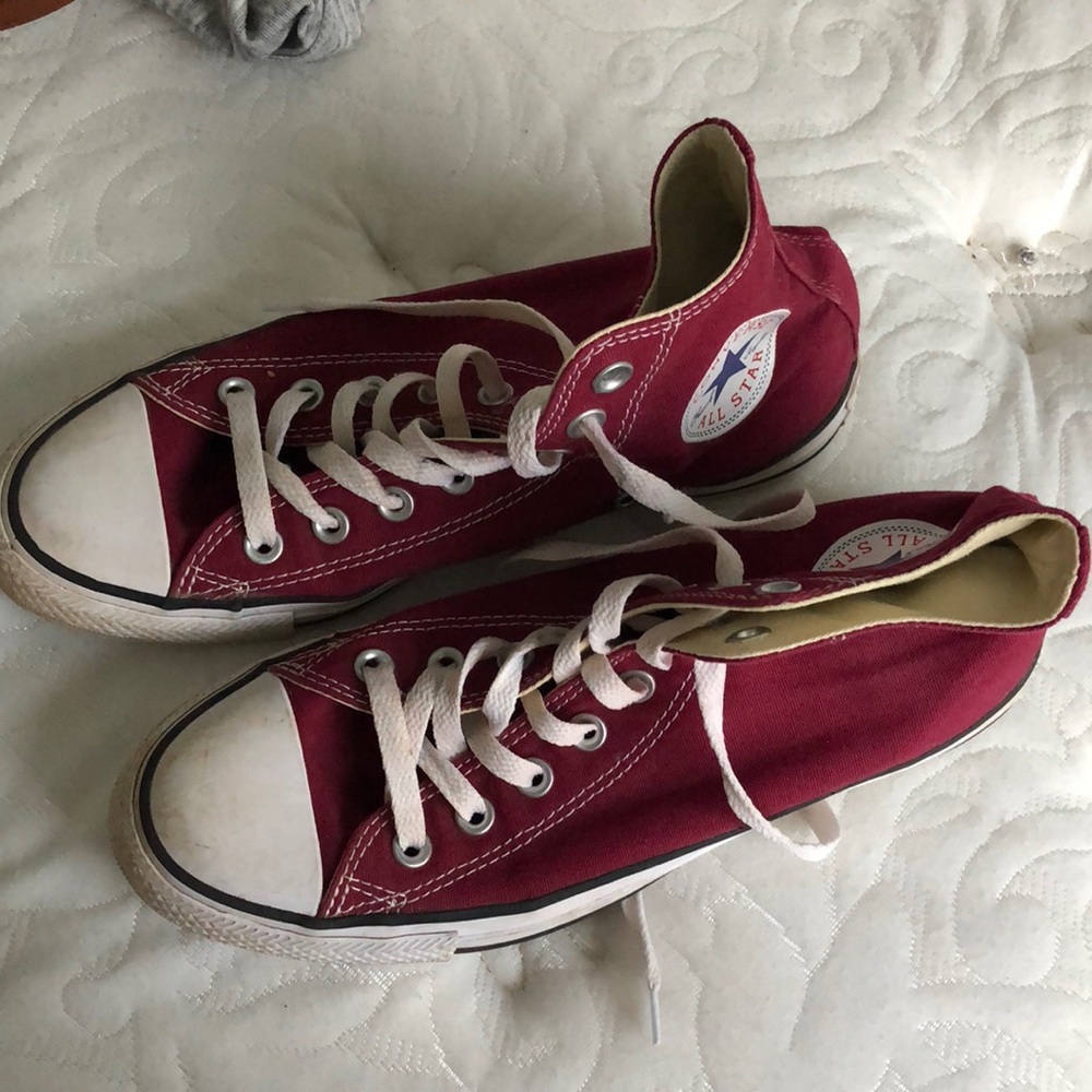 Size 9 Garnet Hightop Converse